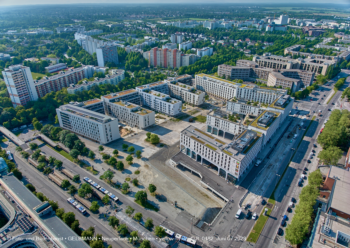 07.06.2023 - Perlach Plaza, PEP, Rentenversicherung, Wohnring, WACKER-Chemie in Neuperlach 07.06.2023 - Perlach Plaza, PEP, Rentenversicherung, Wohnring, WACKER-Chemie in Neuperlach